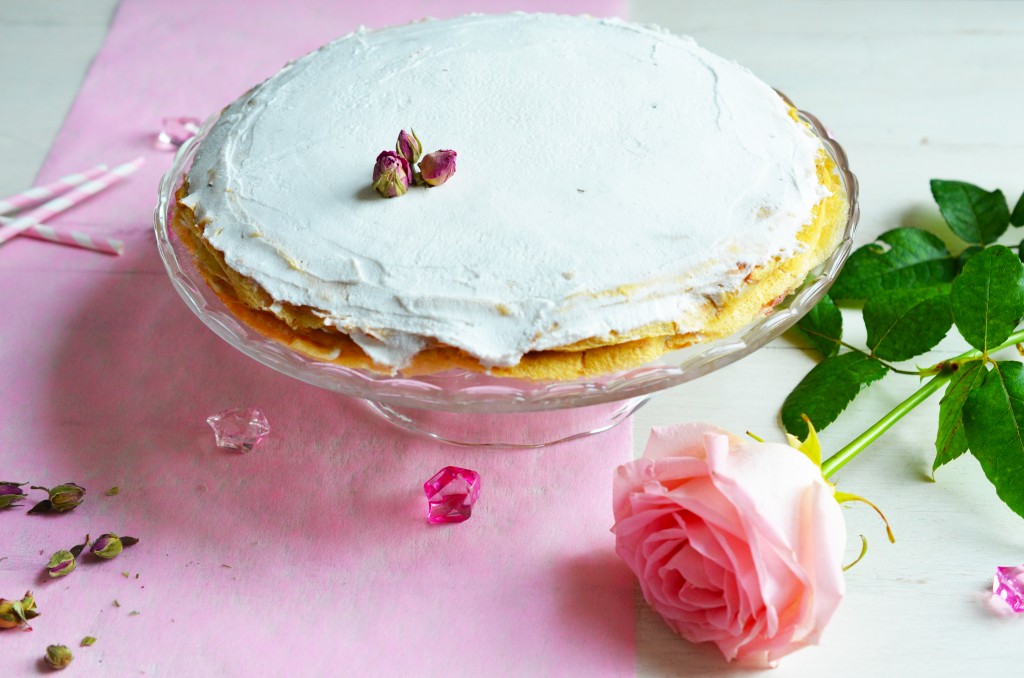 Gâteau de crêpes coco-fraise-rose