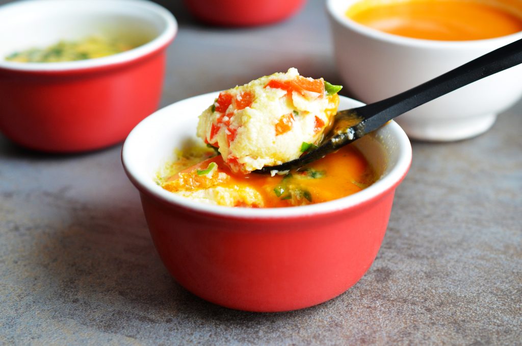 Zoom flan aux poivrons et coulis de tomates